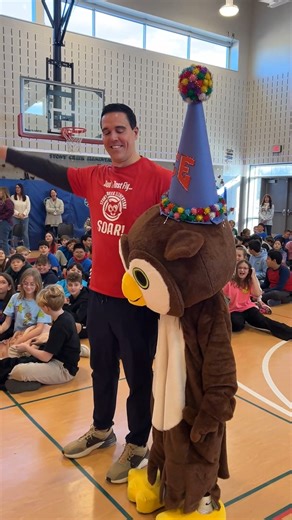 Stony Creek students helped make Hootie’s 62nd birthday—and Mr. Milunic’s birthday too—extra special with a school-wide birthday song during a lively assembly! 🎉🎂 The assembly also focused on January’s SEL theme, Goal Setting, and what it means to SOAR by being Safe, Open-Minded, Accountable, and Respectful. The Cheer Squad brought the energy with a brand-new SOAR cheer, and students officially kicked off Raise Craze, the school’s biggest fundraiser, where Acts of Kindness help raise donations