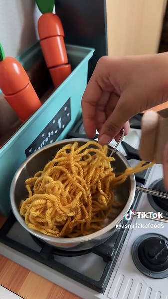 Making Italian Food | Melissa and Doug Pasta Set