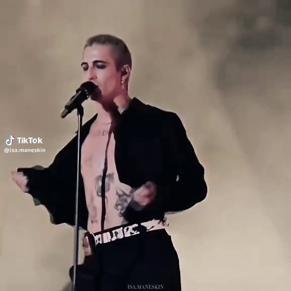 Exploring Måneskin's Love Themes in 'I Want Your Love'