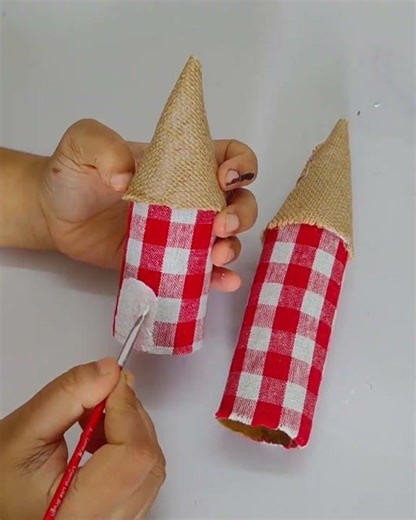 DIY Christmas Table Decoration #easycraft #cristmasdecor #diy #christmastable #christmasvillage