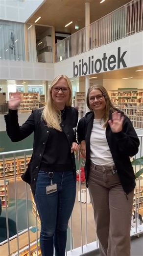 Välkomna till Biblioteken i Falkenberg! Vi som postar den här veckan heter Emma och Catrin och vi jobbar på Falkenbergs stadsbibliotek i Argus. Häng med oss och våra kollegor under höstlovet - vi lovar att ge er både läsinspiration och tips om vad som händer på biblioteken! #falkenberg #bibliotekenifalkenberg #höstlov #läsglädje | Falkenbergs kommun