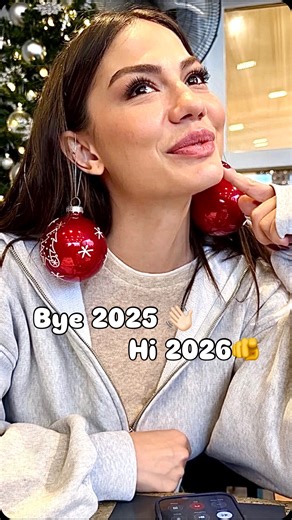 ‎Demet Ozdemir | دمت اوزدمیر‎ | ‎2026 is coming 😍❤️‍🔥 سالی که با دمت گذشت …🥹❤️🧿 امسال خیلی قشنگ بود ‌پر از موفقیت و شادی و اتفاقات خوب از اولش خوب شروع شد و خوب ادامه...‎ | Instagram
