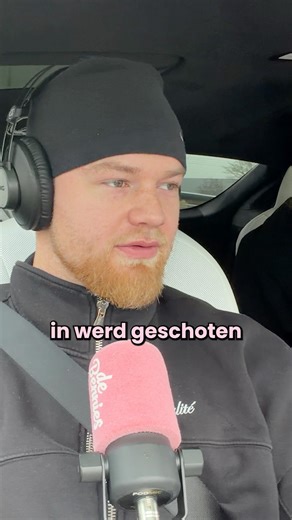 De Bennies on Instagram: "Wie kan zich dit ook nog herinneren? 😂 Luister "Enzo dronken op de Bankzitters afterparty, Noël herenigd met oude vrienden & onze grootste winactie ooit!" nu op @podimo_nl 💖"