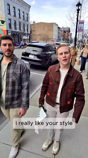 Street fashion photography is part instinct, part timing, part sociology experiment. It started taking shape in the 1970s, when photographers like Bill Cunningham began documenting what real people were wearing on the streets of New York — not models, not runways, just everyday style in its rawest form. Cunningham rode a bike around Manhattan and used a 35mm film camera. He didn’t ask for poses. He didn’t care about labels. He cared about taste — however unexpected or eccentric. Today, street st