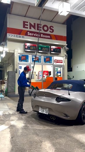Daily life with @gs.miatas at a Japanese #ENEOS gas station! #ShowYourENEOS #Mazda #Miata #JDM #Japan | ENEOS Motor Oil