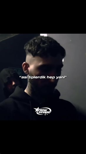 “Parklar hastaneler, sürekli gezdim durdum, çocuktum çok yoruldum belirsiz hep konumum. Uzi’nin hikayesi eşliğinde “düşerim ağır ağır”. @Uzi #flowscope #rap #keşfet