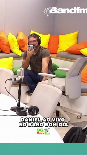 39K views · 801 reactions | Que honra! O Daniel acordou cedo e veio soltar a voz no Band Bom Dia  E até esqueceu a música  | Band FM | Facebook