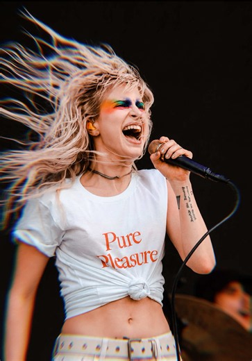 The reason Paramore banned their biggest hit 🎤😳 #Paramore #MiseryBusiness #PopPunk #2000sMusic #AltRock