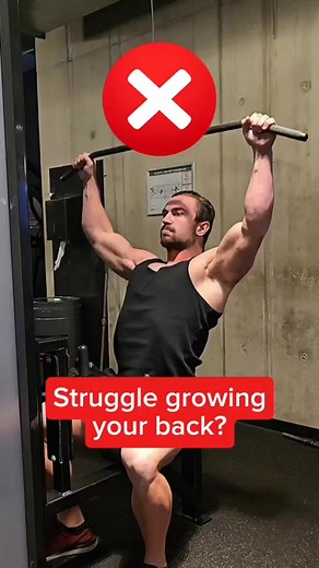 When performing lat pulldowns, your body position significantly affects how the latissimus dorsi (your lats) is engaged. 🔑 Anatomy Breakdown: The latissimus dorsi functions primarily to extend, adduct, and medially rotate the shoulder joint. It also assists in scapular depression and stabilizing the spine during movement. ➡️ Staying Upright: Keeping your torso completely upright during the movement emphasizes shoulder adduction, engaging more of the upper back muscles like the teres major, trap