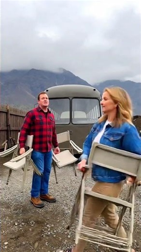 🚀 Viral / Clickbait Style“Abandoned School Bus → Luxury Mountain Home 🤯 (Insane Transformation)”