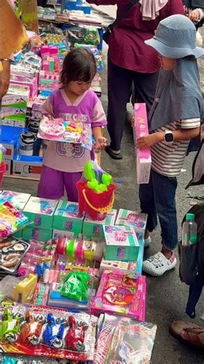 Ambil toys alamat masak mini dan ada motor mini biru dan merah lucu