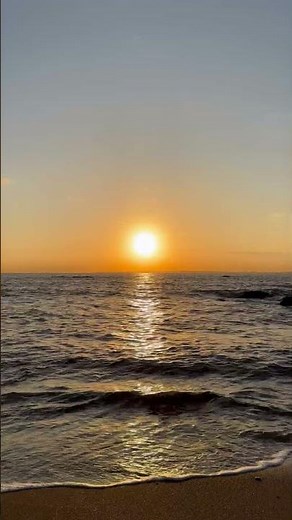 Calm Ocean Sunset for Relaxation | Stunning Golden Sky & Water Views in 4K