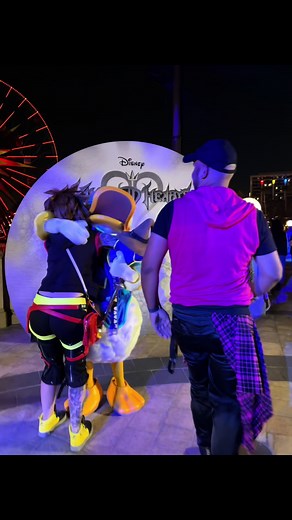 Sora and Kairi Kingdom Hearts Cosplay at Oogie Boogie Bash | Disney Magic Moments