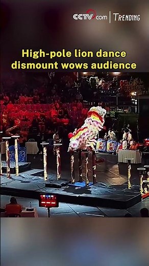 High-pole lion dance dismount wows audience