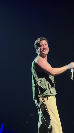 Logan Speaking Dutch in Amsterdam (N1)