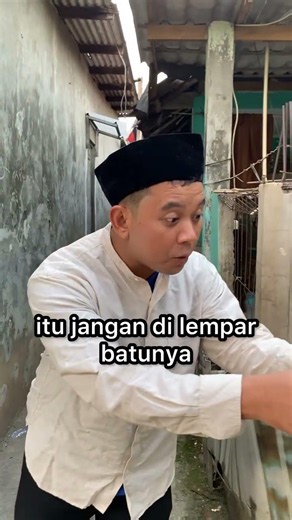Holding It In #bapak2eropa