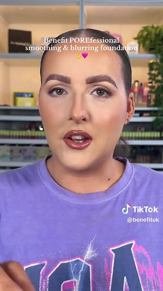 The POREfessional blur is undefeated 😮‍💨 @makeupbylizrose 💗 #benefituk #porefessionalfoundation