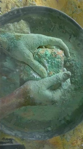 @ASMR crushing queen #asmr #oddlysatisfying #asmrsounds #gymchalkasmr#asmrcommunity #shorts#trending