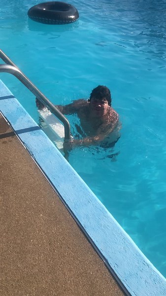 #Aweill #Derick #piscine #pool #workout #manqueunemarche #swiming #swimingpool #summer #soleil #water #eau #lourd #bestlife #piscinecreusé #travailléfort #groseffort #swim #foryou #funnyvideo #poolparty #anickderick #anousautres #yessir