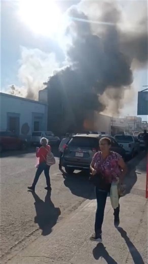 Un incendio consume tienda Waldo's en Hermosillo, Sonora, dejó un saldo de 23 personas muertas y 11 lesionadas, según reportes de la Cruz Roja.e | Sin Embargo Al Aire