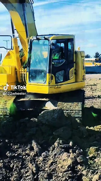 The man. The myth. The legend @Wyattcrawmer24 #dirtthings #operator #heavyequipment #overcompensating