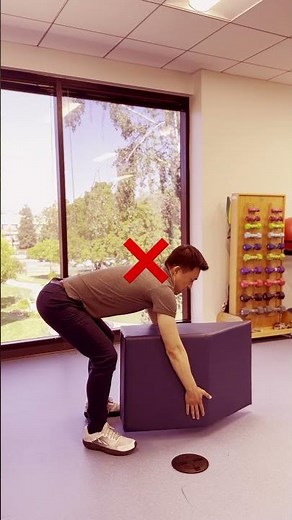 How to properly lift big and heavy objects to spare your back. #liftsafely #saveyourback #howto