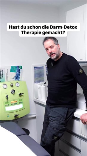 Dirk Bettenworth on Instagram: "Die Hydro-Colon-Therapie ist weit mehr als eine klassische Darmspülung. Sie entlastet den Dickdarm, unterstützt die natürliche Darmbewegung und schafft bessere Voraussetzungen für eine gesunde Darmflora. Ein gut funktionierender Darm ist entscheidend für Verdauung, Nährstoffaufnahme, Immunsystem und das allgemeine Wohlbefinden. Viele Menschen berichten nach der Behandlung über ein leichteres Körpergefühl, weniger Völlegefühl und eine spürbare Entlastung des Bauchr