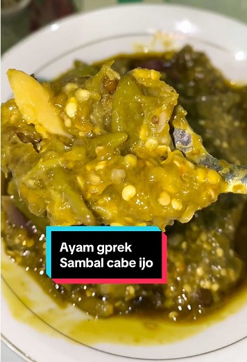 Buat orderan ayam gprek lagi, ikutin vidionya sampai habis ya bun, banyak ilmunya😇 #ayamgeprek #sambalcabeijo #ayamcrispy