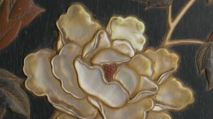 Colored stone inlay used to be called gemstone inlay, because all of these works of art were only made for the royal court. The technique is a practical way of setting colored marble or semi-precious stones into a wood or stone base, often using different patterns. It was listed as a national intangible cultural heritage in 2008. #TheVibe #2024ChinaAgenda #CulturalInheritors | China Plus Culture