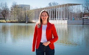 Ko je Jasmina Hostert: Od opkoljenog Sarajeva do Bundestaga