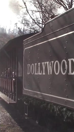 Dollywood Express 192 Thundering Past Owens Farm Crossing. #train #dollywoodexpress #dollywood #192