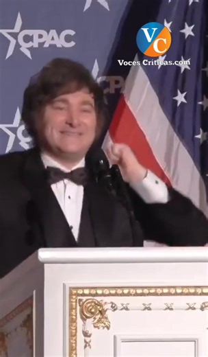 7 comments | En el inicio de su nueva gira por Estados Unidos, Javier Milei protagonizó una escena que se volvió viral: subió al escenario bailando “YMCA”, de los Village People, en un foro conservador realizado en Florida. #vocescríticas #javiermilei #estadosunidos #baile #Milei #argentina #trump | La 10 Noticias | Facebook