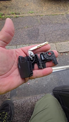 2 în unu... Ford Fiesta cu cheia ruptă și contactul defect. #foryoupage❤️❤️ #viral #fyp #fypシ゚viral🖤tiktok #shorts