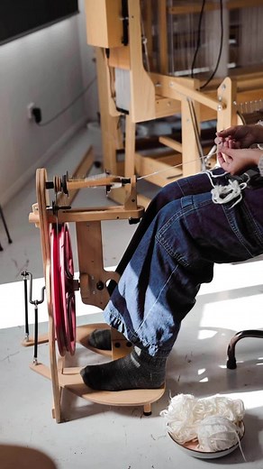 Spinning yarn is more than a craft. It’s a calming, meditative escape. The rhythmic treadling, gentle drafting, and soft whir of the wheel create a soothing flow that quiets the mind. Much like meditation, it encourages focus, reduces stress, and promotes a sense of peace. The joy of transforming fibre into yarn brings creativity, confidence, and a deep connection to the present moment. If you need a mindful way to unwind, let spinning work its magic—one gentle twist at a time. 💚 | Thread Colle