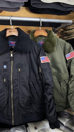 ကုန်မြန်တဲ့ Alpha jacket ဒီဇိုင်းနှင့် အသွင်ပြောင်းခြင်း