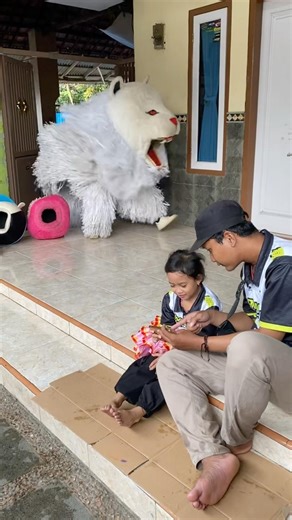 Adik nya dimakan can macanan, Kaka nya bodo amat lanjut main game