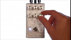 Amazon.com: EarthQuaker Devices Space Spiral V2 Modulated Delay Device Guitar Effects Pedal : Musical Instruments