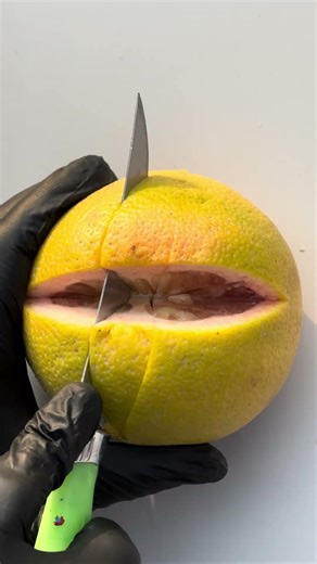 Carving grapefruits #amazing #fruit #grapefruit #satisfying #yummy #fruitcutting