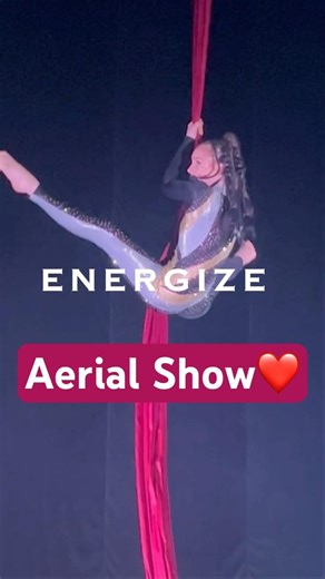 Aerial silks show. Performance na żywo 🔥 magia w powietrzu. Akrobatyka powietrzna szarfy.