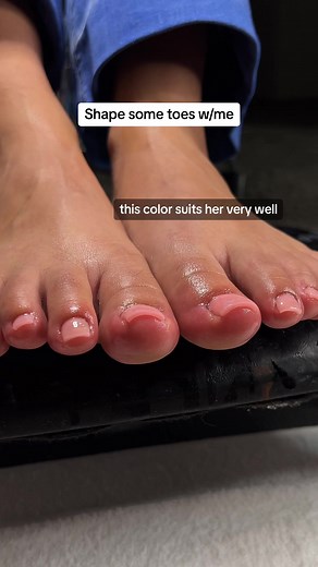 A more in depth tutorial will be provided in my courses, I’m in the process of editing so I’ll be done in about a week. Below are some of topics that will be covered •How to do polygel at home •How to prevent lifting •Cuticle sealing •Proper prep steps & a whole lot more ! #bronxnailtech #polygelnailtechnyc #polygelnails #polygeltoes #polygeloverlay #polygelapplication #beetlespolygel