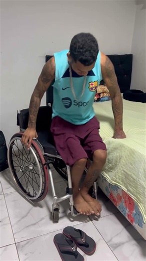 Transferring from wheelchair to bed 😇☺️#motivationalvideo