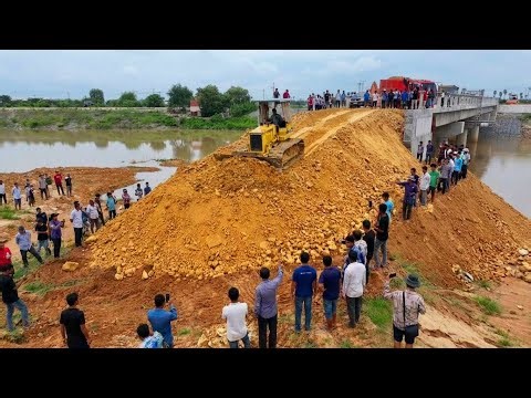 It's amazing, many experts are working to fill the earth from the bridge to make a road to Borey