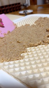 15K views · 50 reactions | #oblande ili #oblatne kao jedan od najidealnijih kolača. Keks, #lešnici i #čokolada u dobitnoj kombinaciji. Ceo recept sa našeg kanala #marininakuhinja pogledajte u komentarima ❤️ #kolaci #oblandesacokoladom #oblatnesacokoladom #kokos #lesnici #slatko #domacikolaci | Najbolji domaći video recepti | Facebook