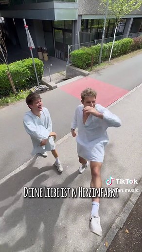 Rian's Hausparty: Neues Lied und Herzinfarkt