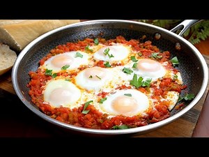 Shakshuka! An easy and delicious egg recipe in a tasty tomato sauce!