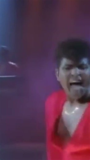 Para reviver os melhores bailes das antigas com Stevie B Oficial