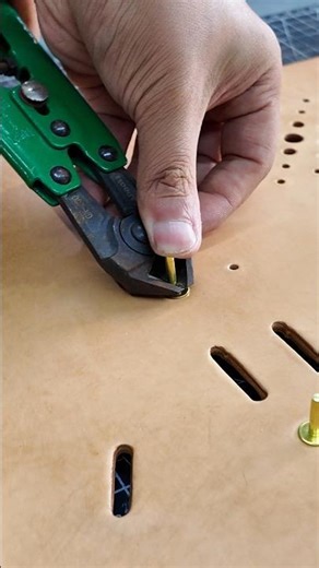 Handmade installation of copper rivets for daily use#bagmaking #leather #bag #brass #copper #rivet