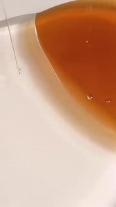 Wondering how to get the most out of our iconic Double Serum? 🧡 Use our exclusive application method. Turn the dial on your Double Serum to customise the dosage for your skin's needs - a small drop for normal to oily skin and warm climates, or a power shot for dry skin and cold climates - and press the pump. Mix both phases in the palms of your hands and apply to clean, dry skin. Now you're only 7 days away from visibly firm, smooth, and radiant skin ✨ #Clarins #DoubleSerum #SkinCare #Texture #
