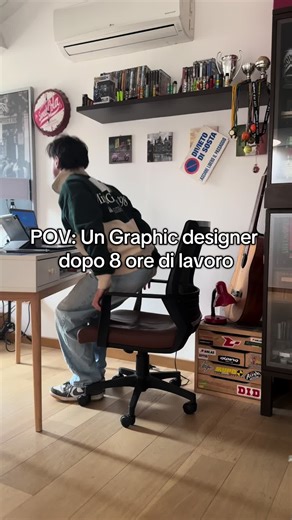 La schiena distrutta😂 #graphicdesigner #design #logo #designer