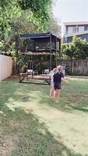 Vuly Play arrive en France ! Découvrez nos aires de jeux de jardin conçues pour des heures de plaisir en plein air. Solides, sûres et faites pour durer. | Vuly